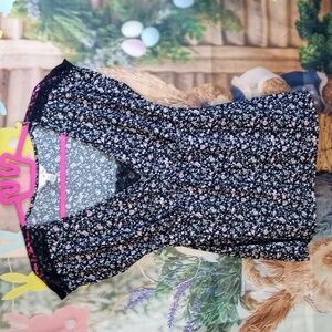👕 Marilyn Monroe Floral Black Top